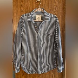 Aeropostale men’s long sleeve button-down shirt. Size medium.